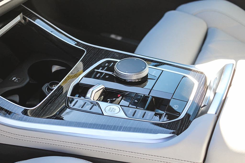 Thumbnail: 2026 BMW X5 - 13