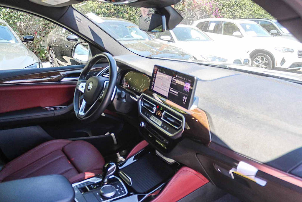 Thumbnail: 2023 BMW X4 - 11
