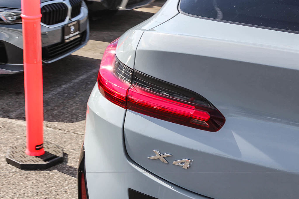 Thumbnail: 2023 BMW X4 - 14