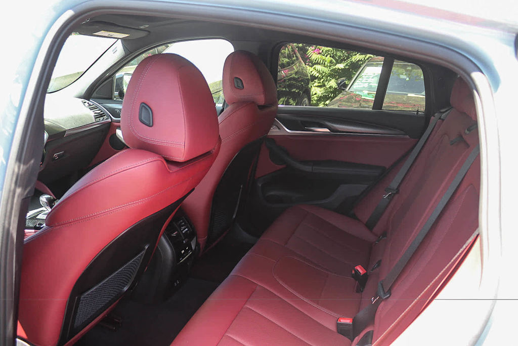 Thumbnail: 2023 BMW X4 - 10