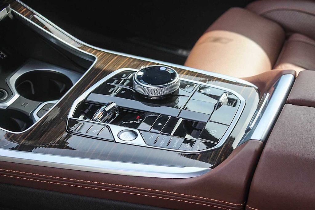 Thumbnail: 2025 BMW X7 - 15