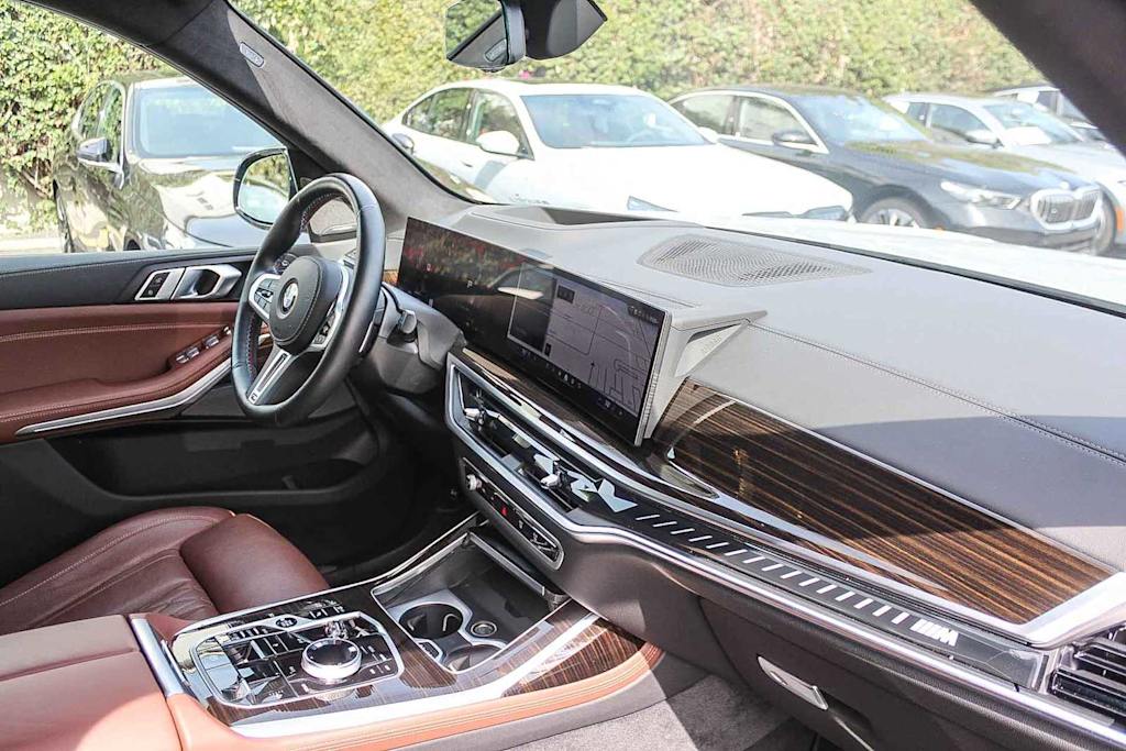 Thumbnail: 2025 BMW X7 - 12