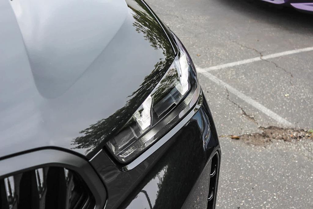 Thumbnail: 2027 BMW X6 - 20