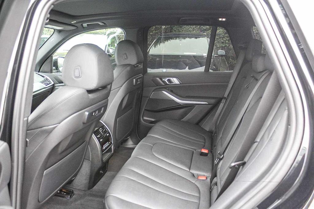 Thumbnail: 2022 BMW X5 - 11