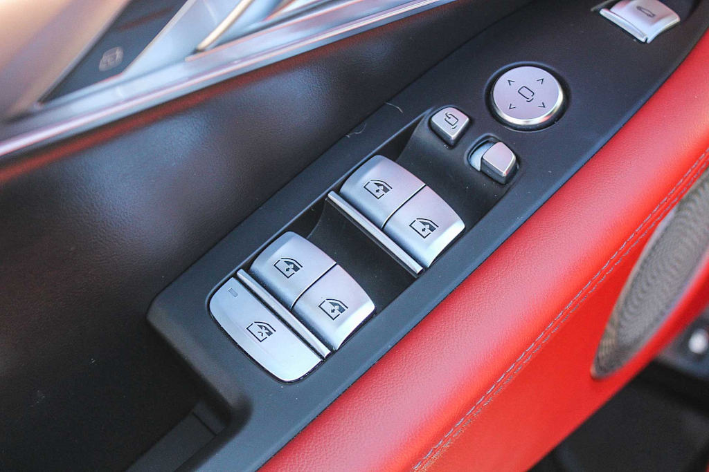 Thumbnail: 2023 BMW XM - 25