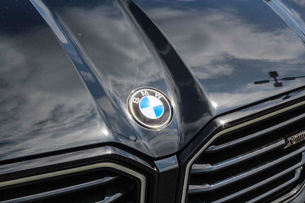 Thumbnail: 2023 BMW XM - 6