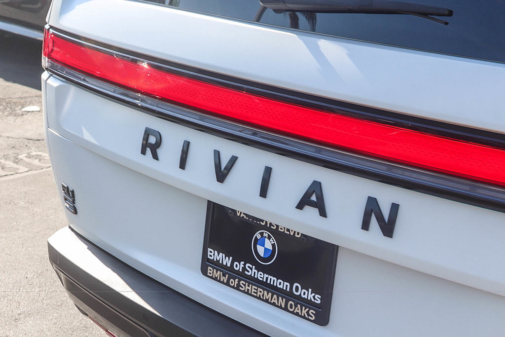 Thumbnail: 2025 Rivian R1S - 6