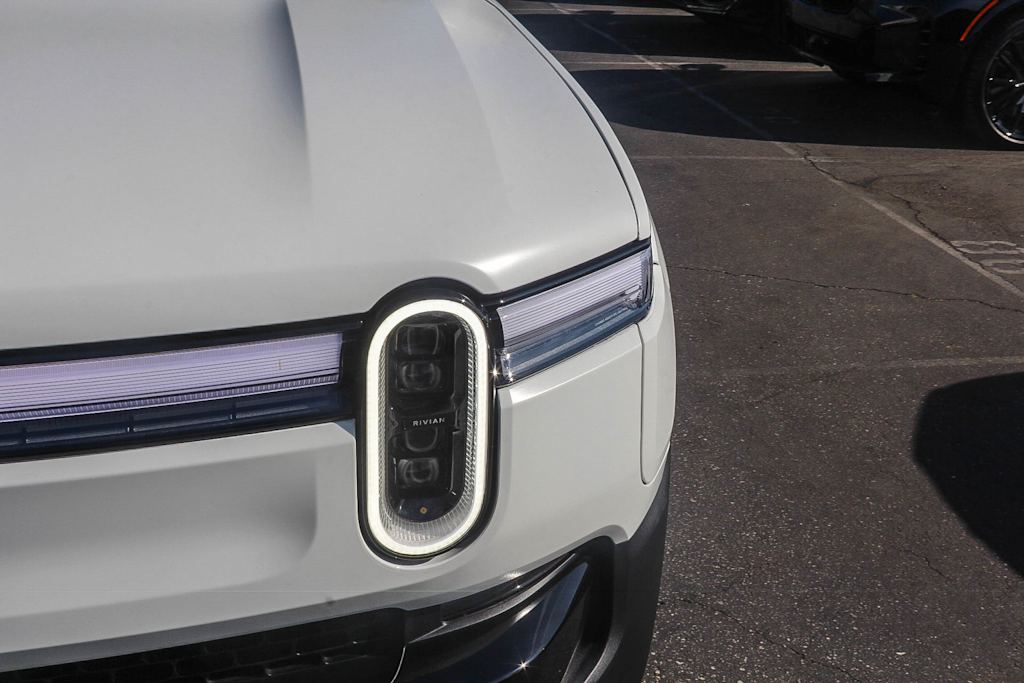 Thumbnail: 2025 Rivian R1S - 21