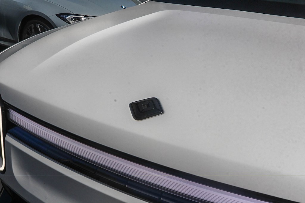 Thumbnail: 2025 Rivian R1S - 22