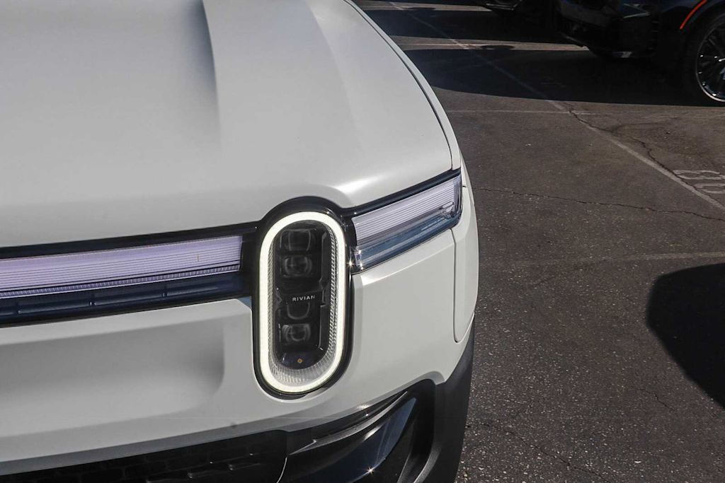 Thumbnail: 2025 Rivian R1S - 21