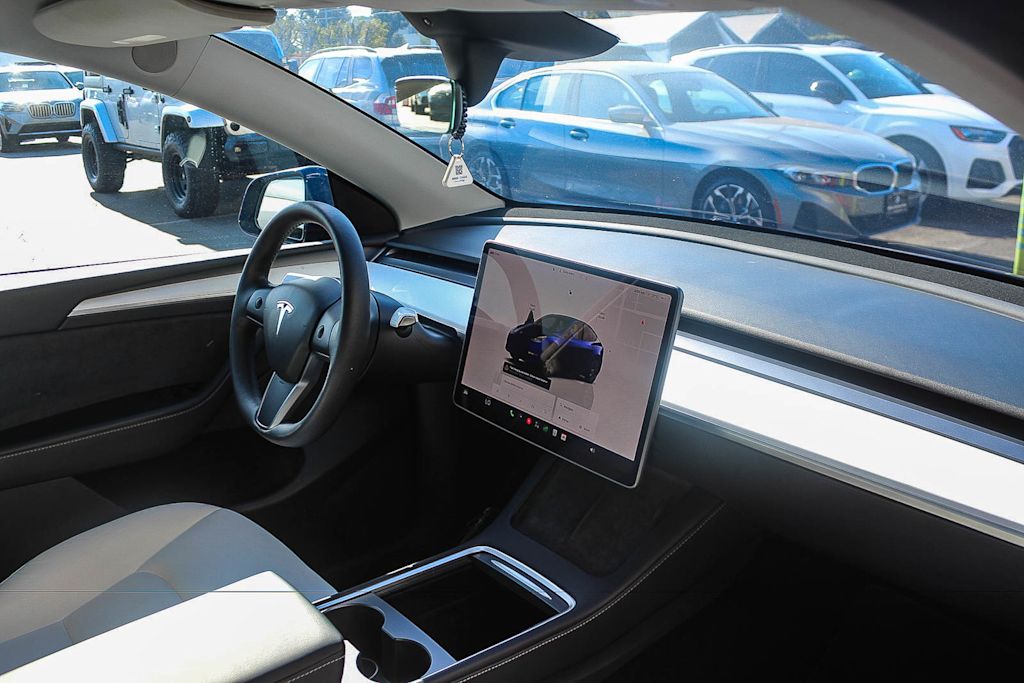 Thumbnail: 2025 Tesla Model Y - 10