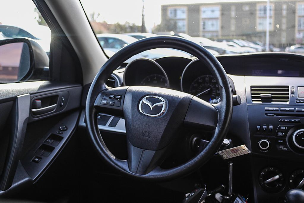 2012 Mazda Mazda3 i Sport 12