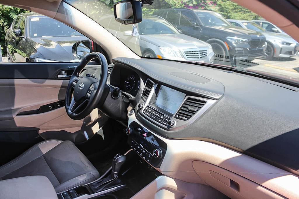 Thumbnail: 2016 Hyundai Tucson - 11
