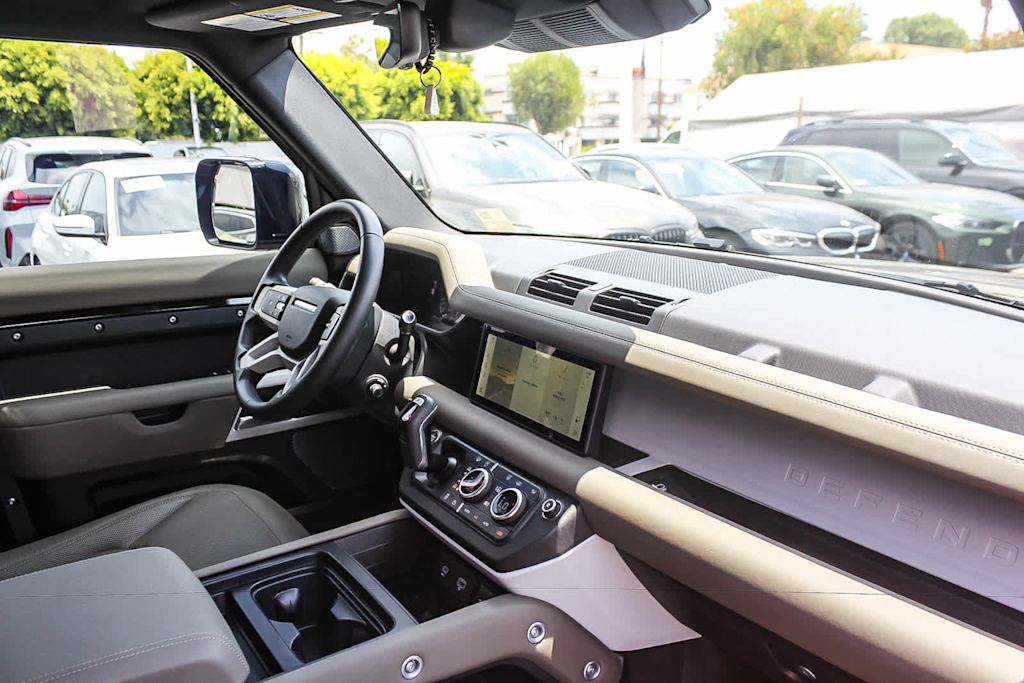 Thumbnail: 2024 Land Rover Defender - 10