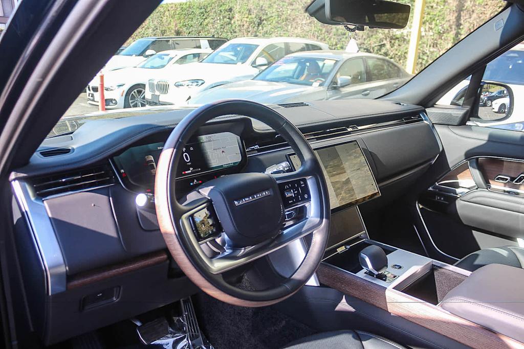 Thumbnail: 2025 Land Rover Range Rover - 12