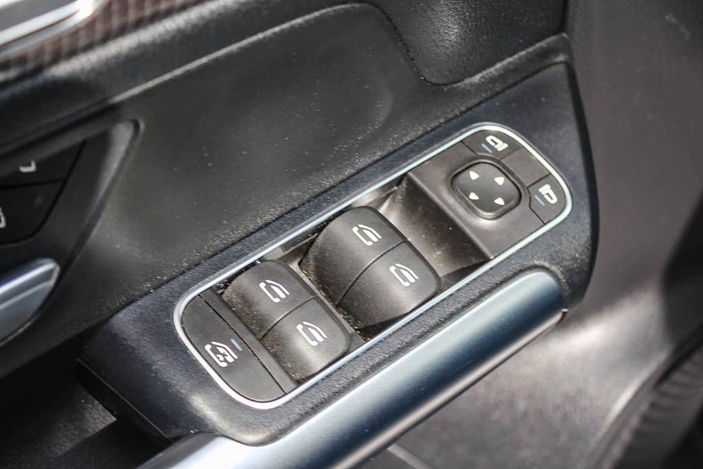 Thumbnail: 2021 Mercedes-Benz GLA - 24