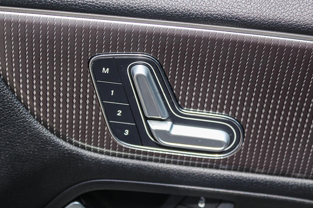 Thumbnail: 2021 Mercedes-Benz GLA - 25