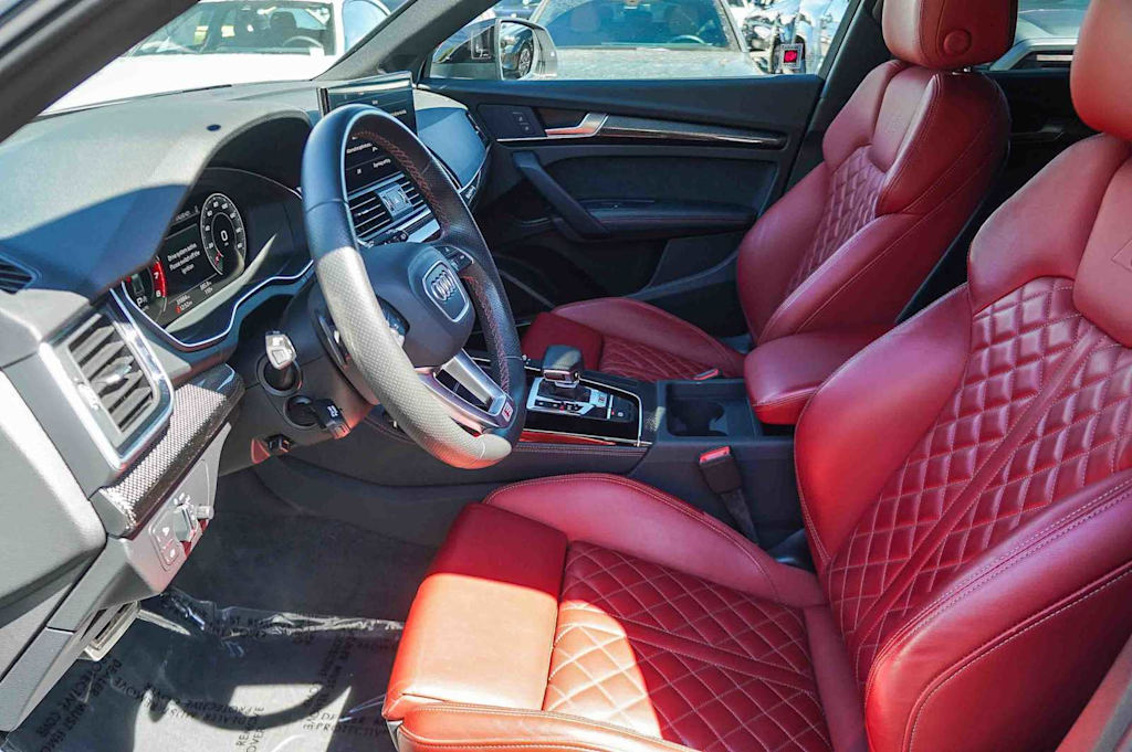 Thumbnail: 2024 Audi SQ5 - 10