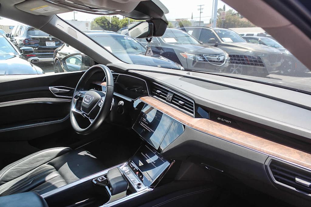 Thumbnail: 2019 Audi e-tron - 11