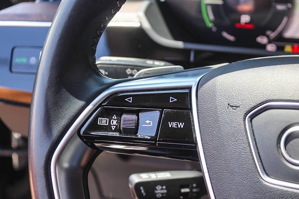 Thumbnail: 2019 Audi e-tron - 26