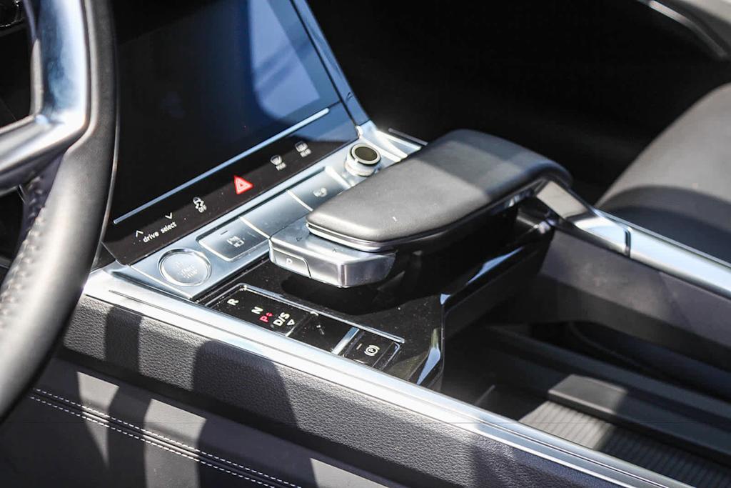 Thumbnail: 2019 Audi e-tron - 23