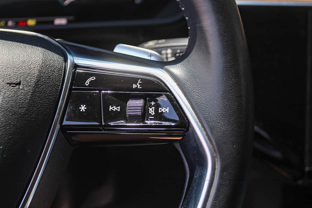 Thumbnail: 2019 Audi e-tron - 27