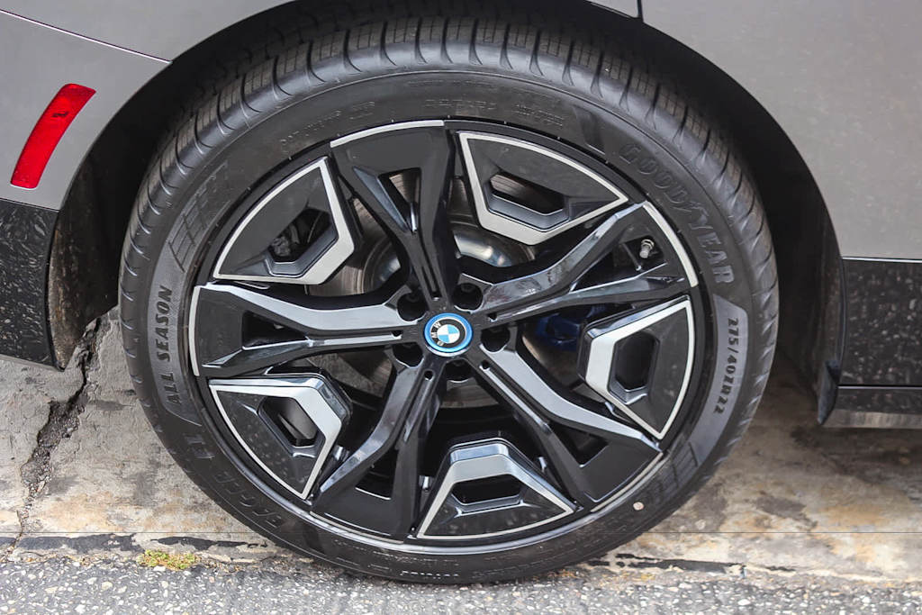 Thumbnail: 2024 BMW iX - 5