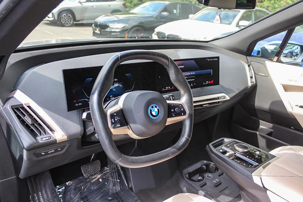 Thumbnail: 2024 BMW iX - 10