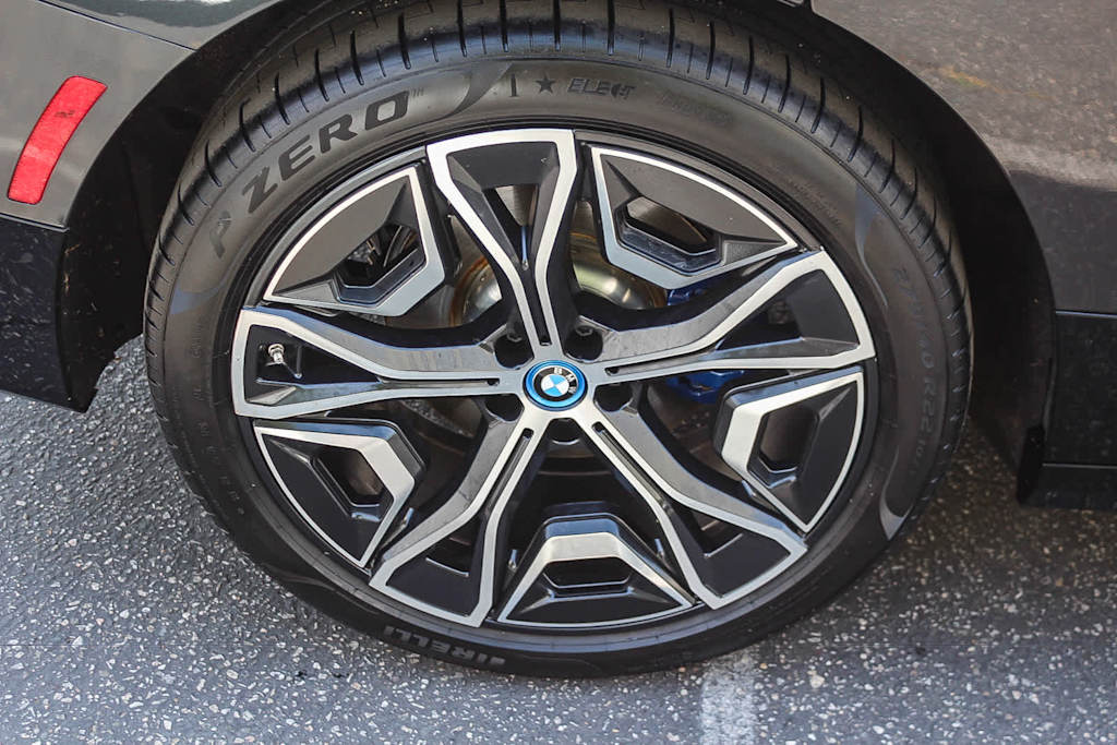 Thumbnail: 2024 BMW iX - 6