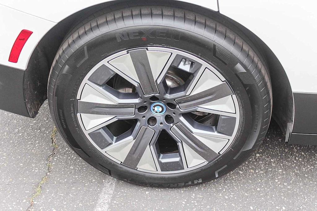 Thumbnail: 2023 BMW iX - 6