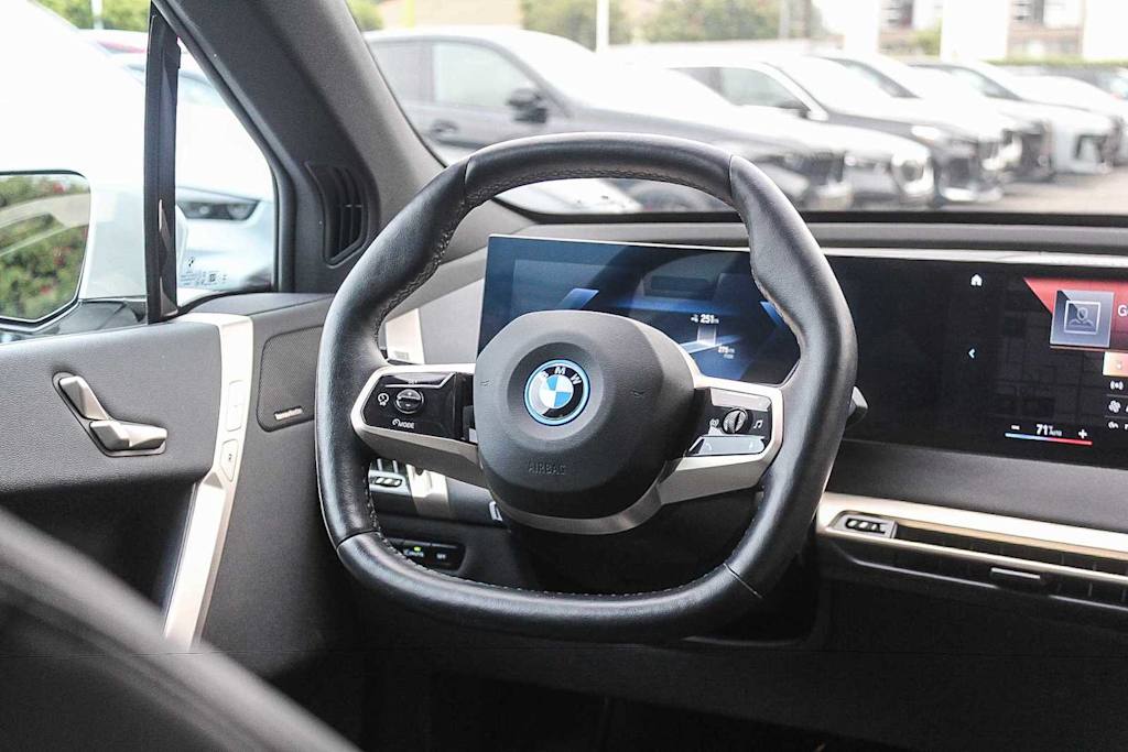 Thumbnail: 2023 BMW iX - 7