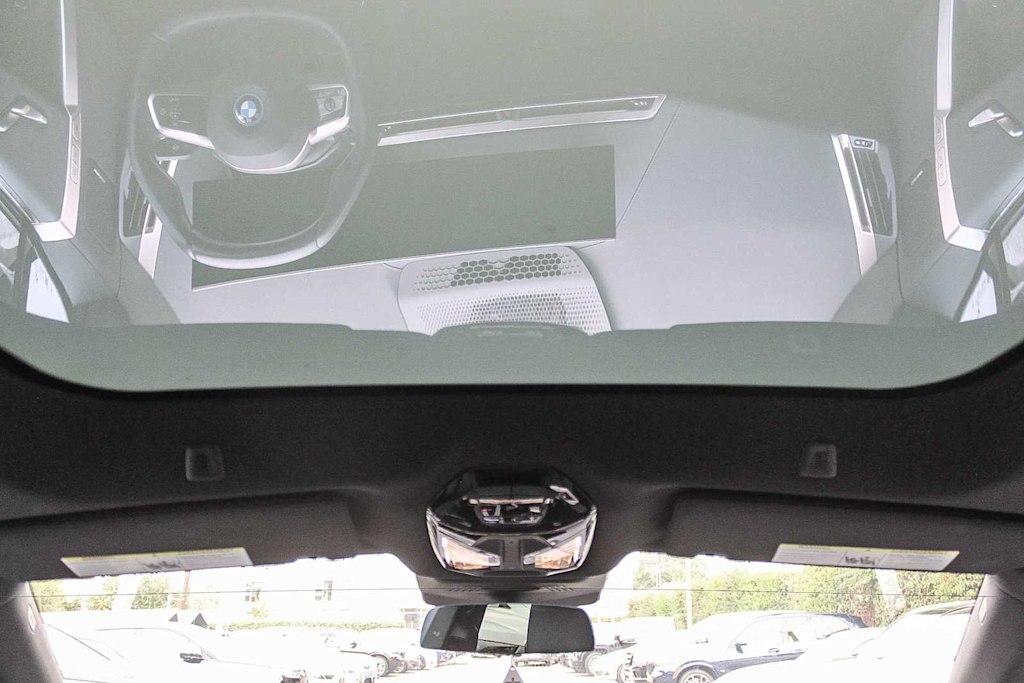 Thumbnail: 2023 BMW iX - 22
