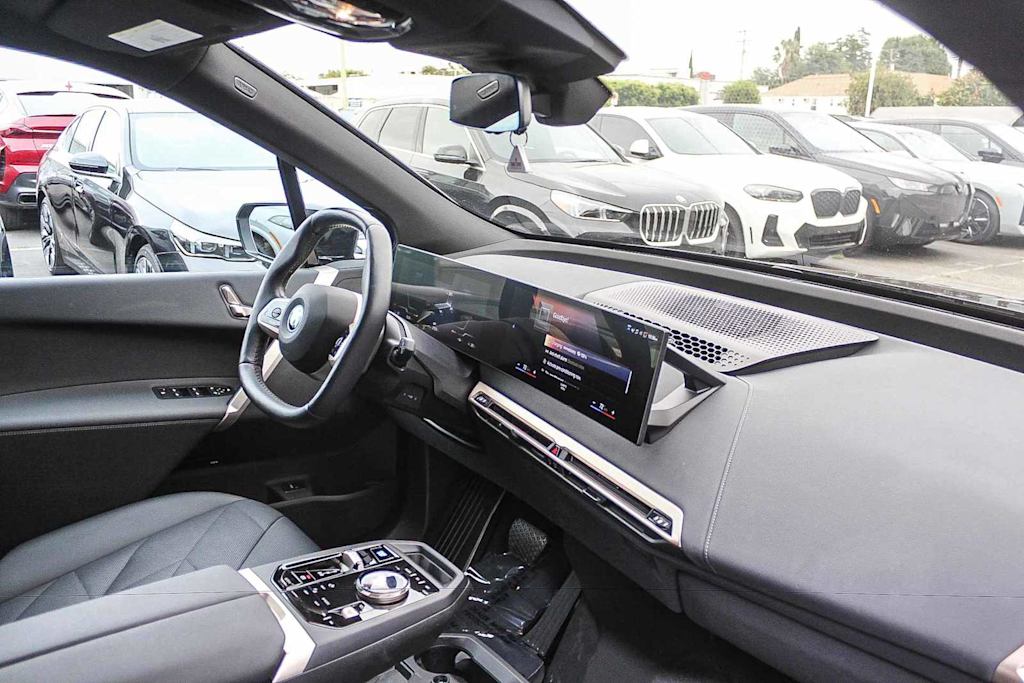 Thumbnail: 2023 BMW iX - 8