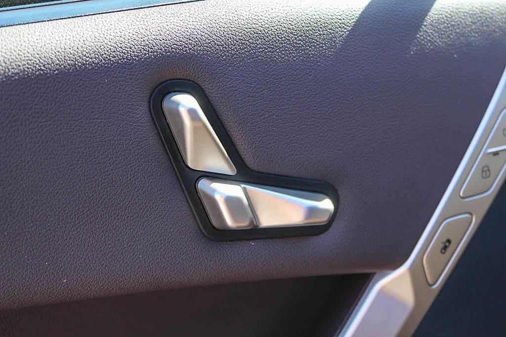 Thumbnail: 2026 BMW iX - 24