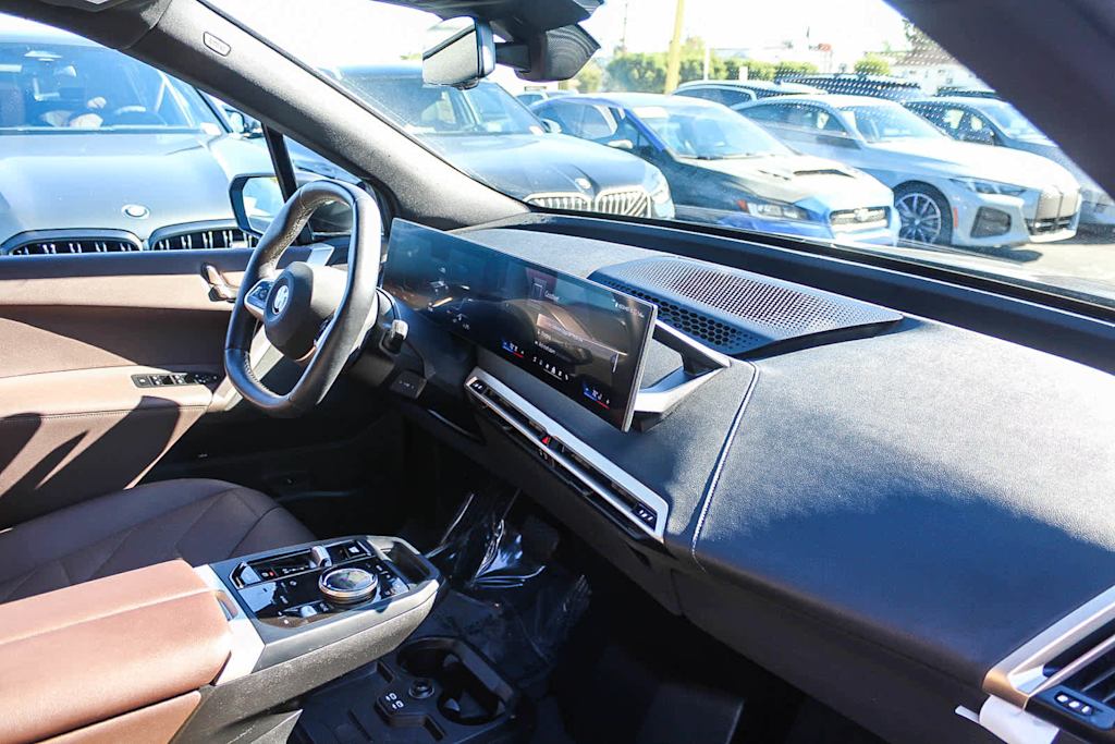 Thumbnail: 2026 BMW iX - 10