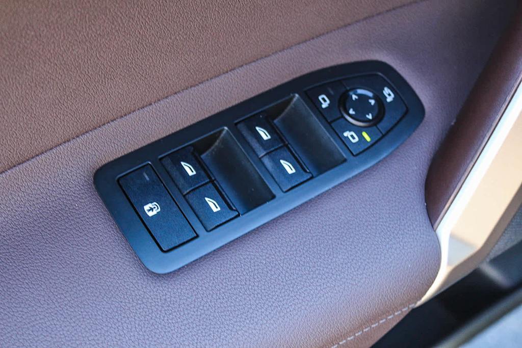 Thumbnail: 2026 BMW iX - 23