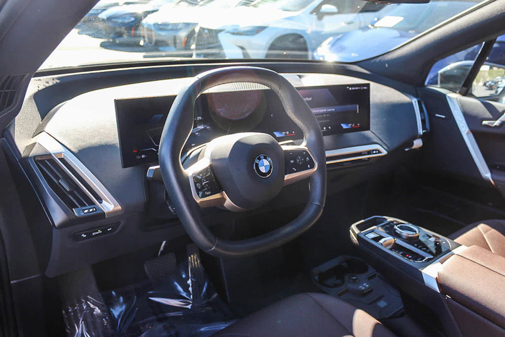 Thumbnail: 2026 BMW iX - 11