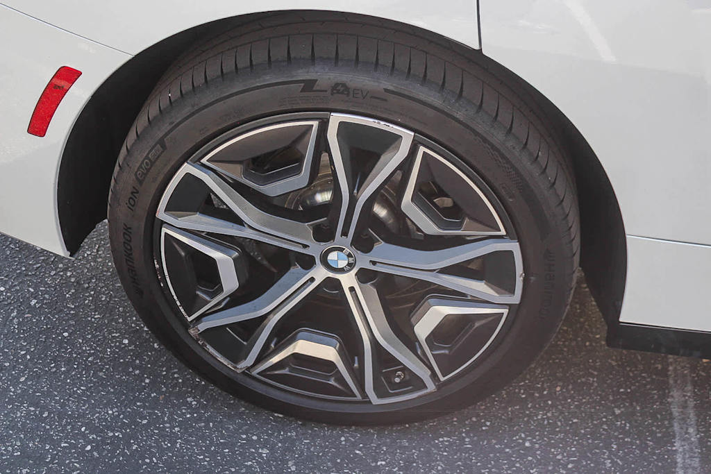Thumbnail: 2026 BMW iX - 7