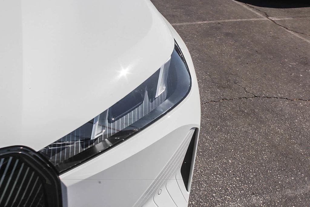 Thumbnail: 2026 BMW iX - 6