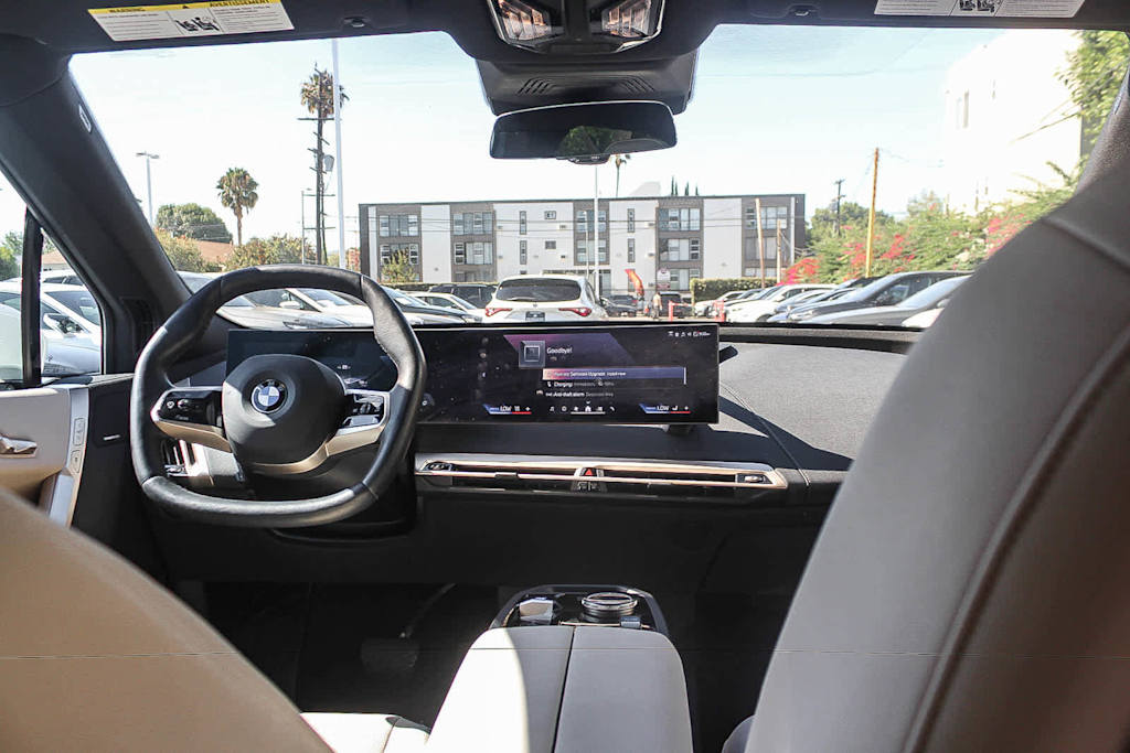 Thumbnail: 2026 BMW iX - 2