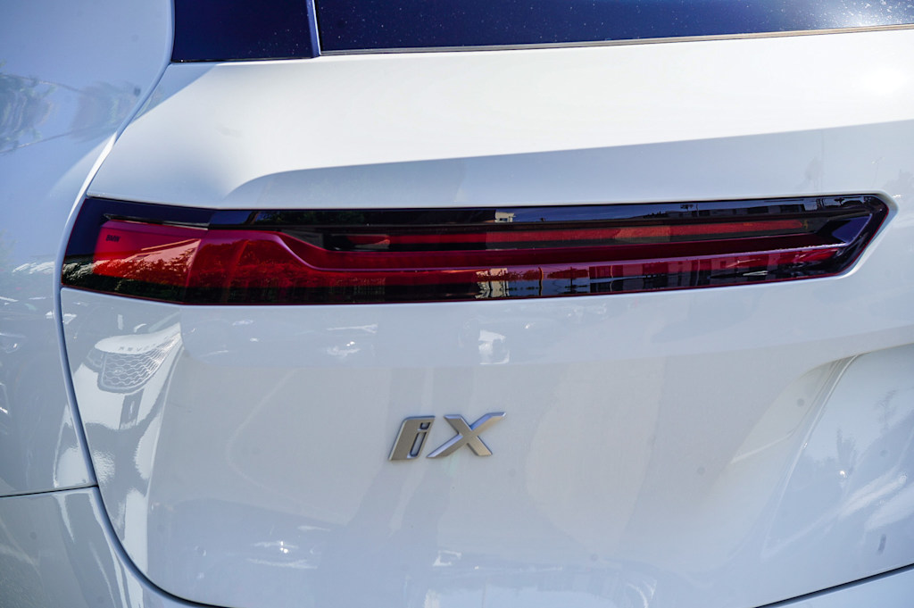 Thumbnail: 2026 BMW iX - 6