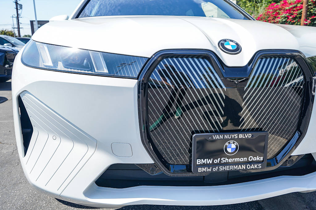Thumbnail: 2026 BMW iX - 20