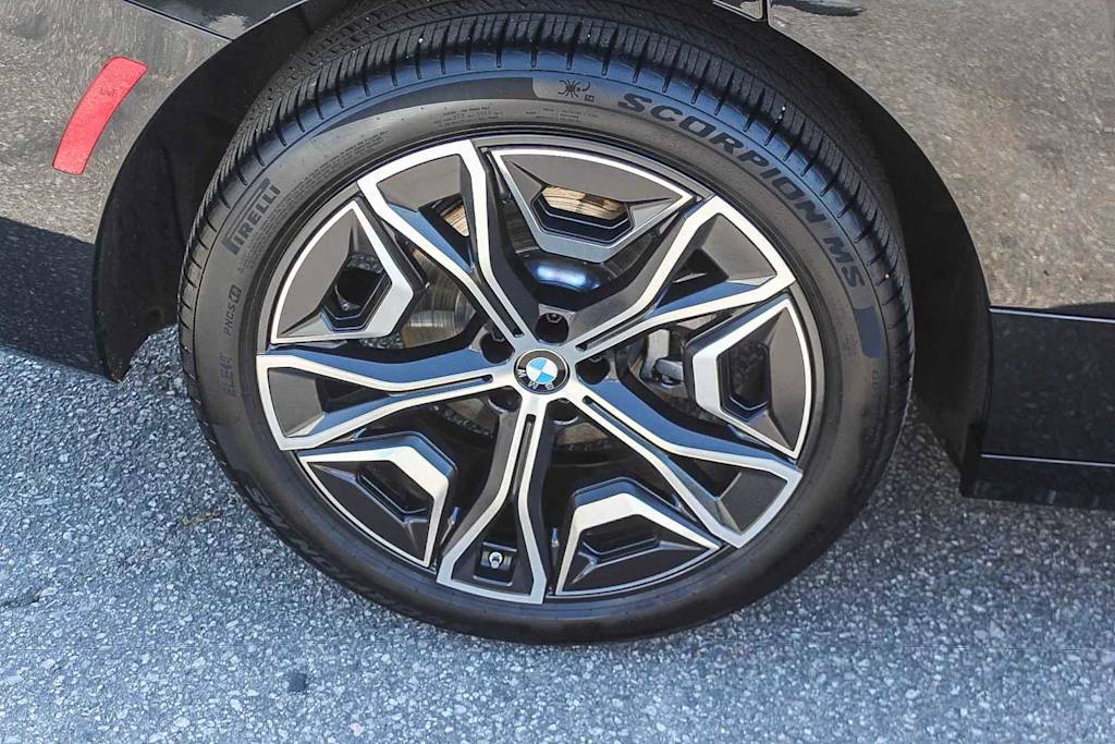 Thumbnail: 2026 BMW iX - 6