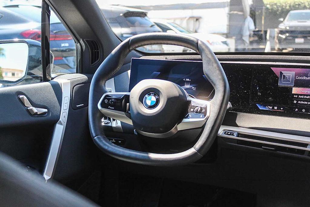 Thumbnail: 2026 BMW iX - 8
