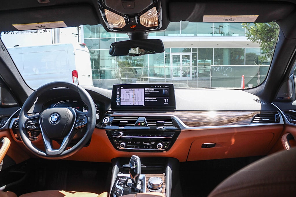 Thumbnail: 2023 BMW 5 Series - 2