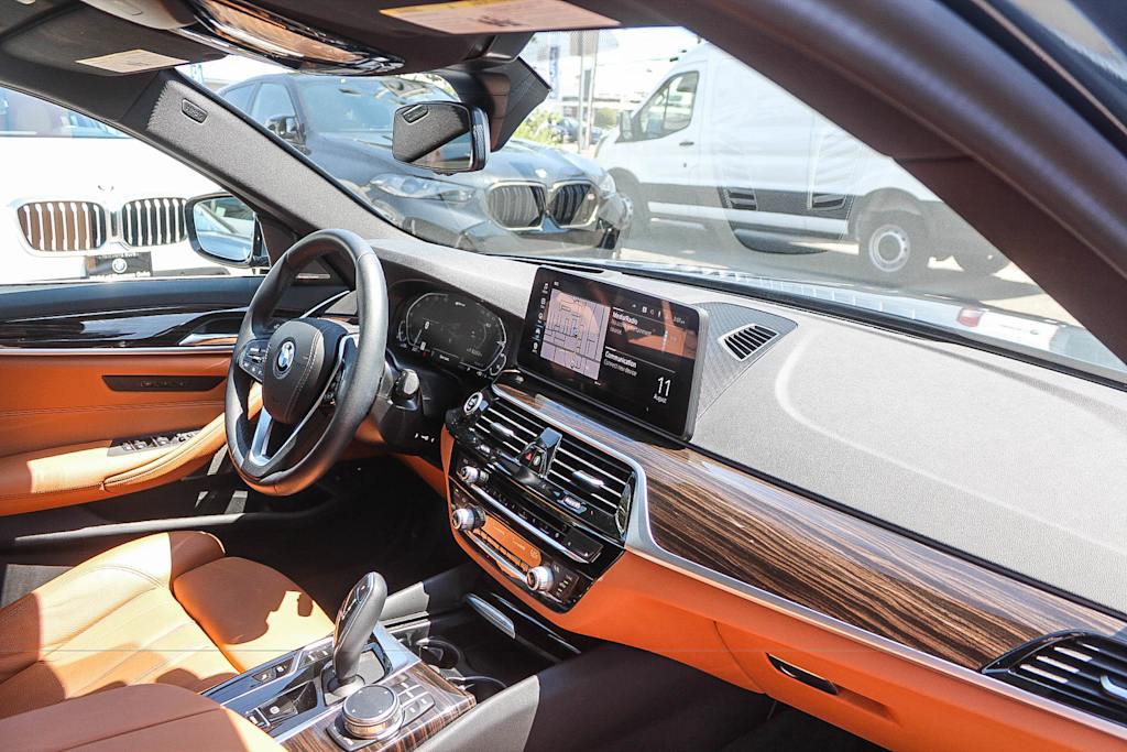 Thumbnail: 2023 BMW 5 Series - 11
