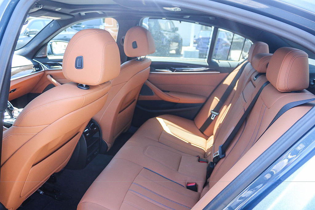 Thumbnail: 2023 BMW 5 Series - 10