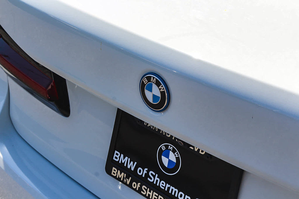 Thumbnail: 2023 BMW 5 Series - 6