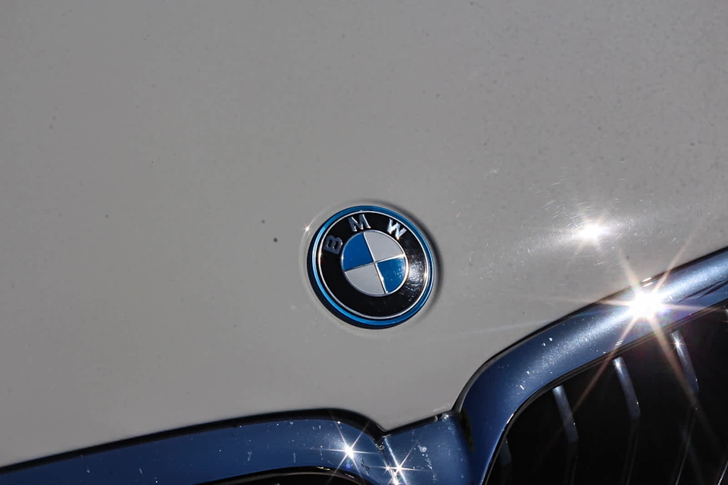 Thumbnail: 2023 BMW 5 Series - 21