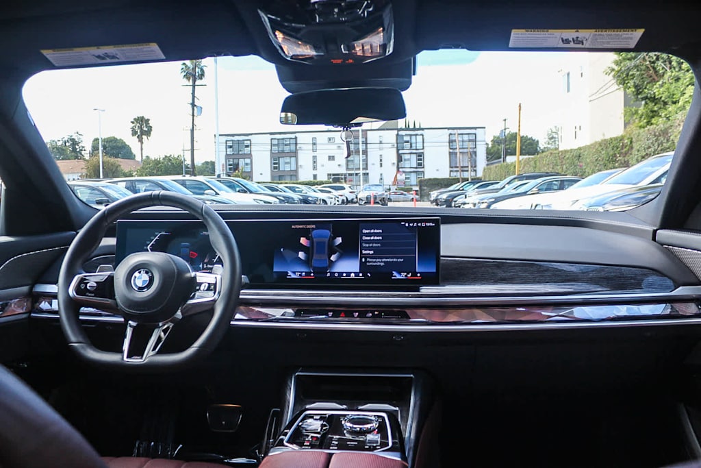 Thumbnail: 2026 BMW 7 Series - 2